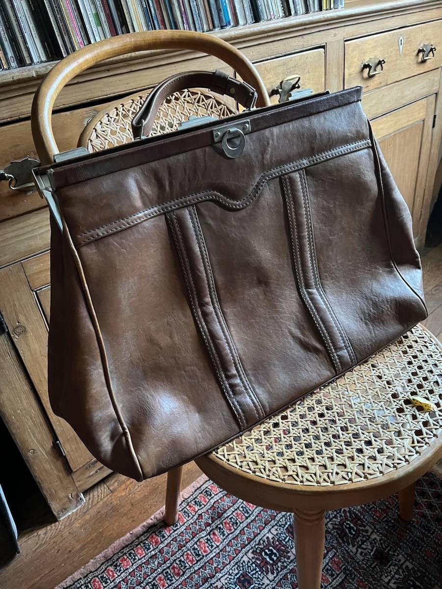 Vends Superbe Sac Diligence cuir vachette neuf
