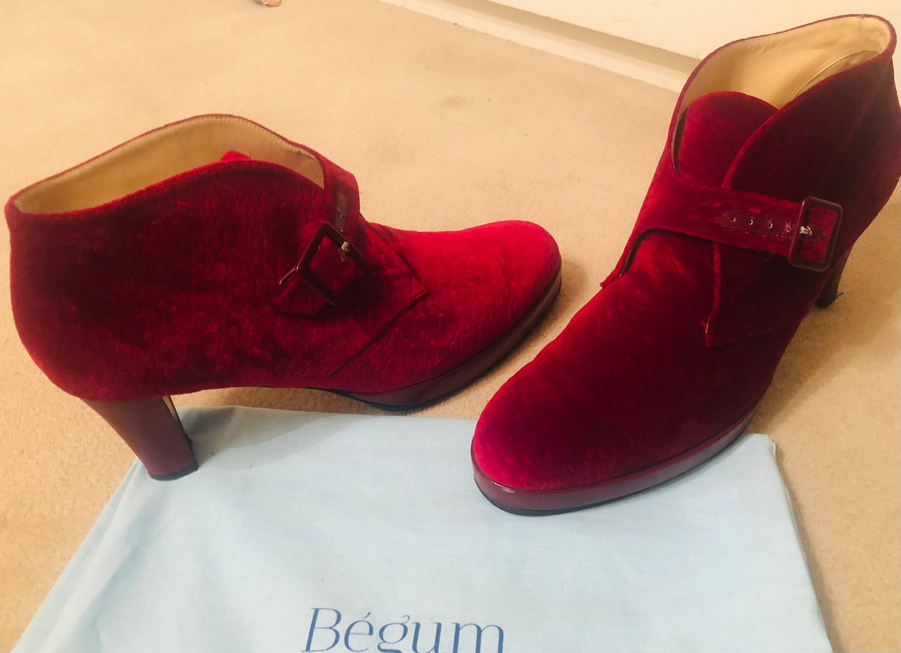 Vends superbes boots en velours rouge marque Begum