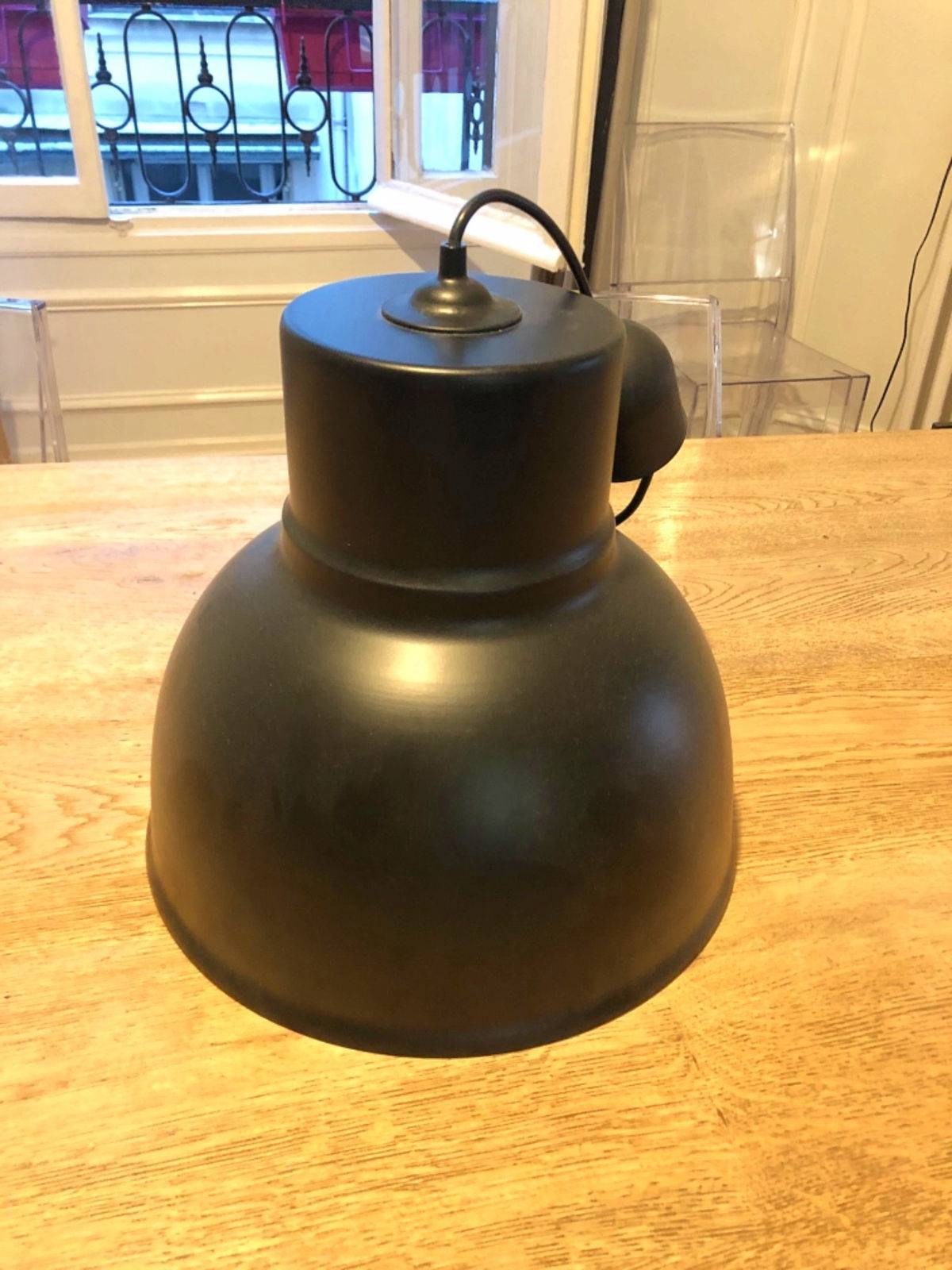 Vends suspension métal noir neuve