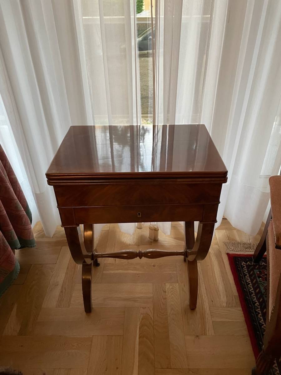 Paire de table violon en noyer façon acajou, très bon état