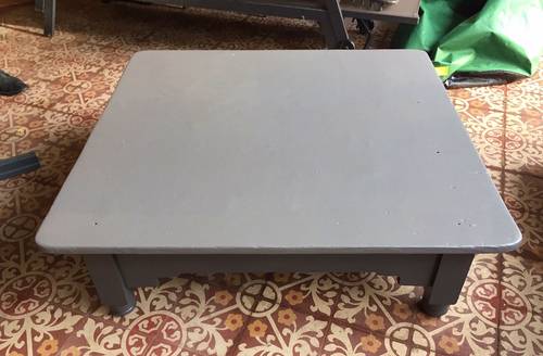 Vends table basse en bois peint