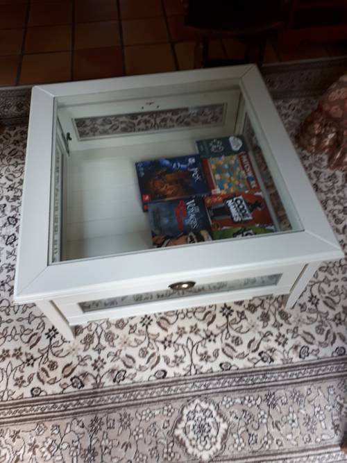 Vends Table basse transparente très pratique