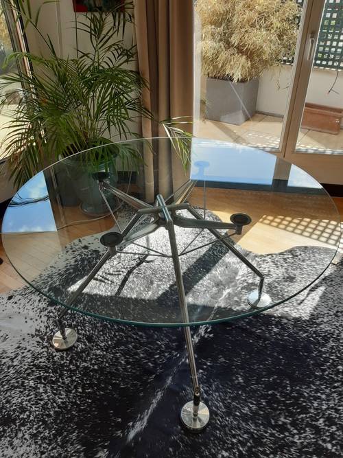 Vends table contemporaine Nomos