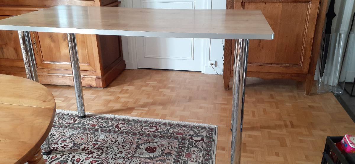 Vends table de cuisine ou salle à manger, très bon état sur Gens de