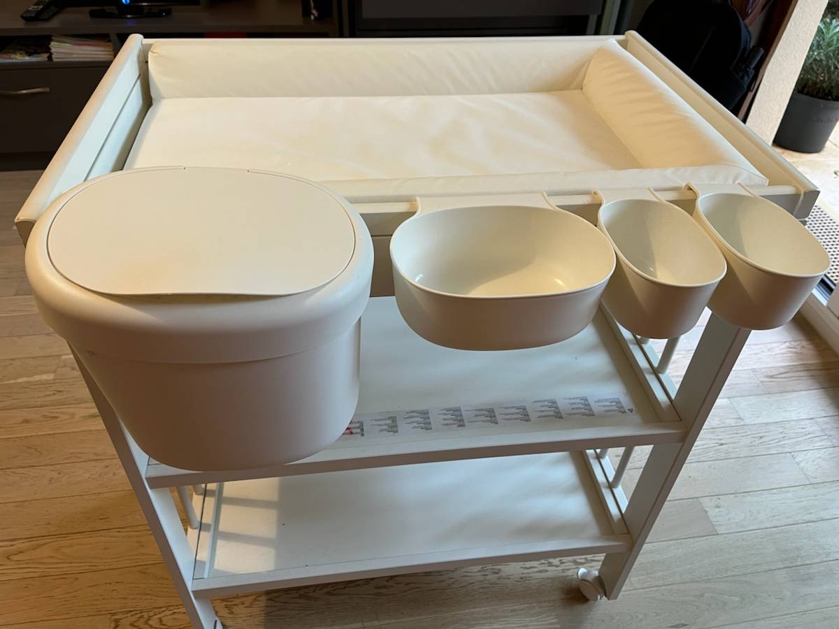 Vends table à langer