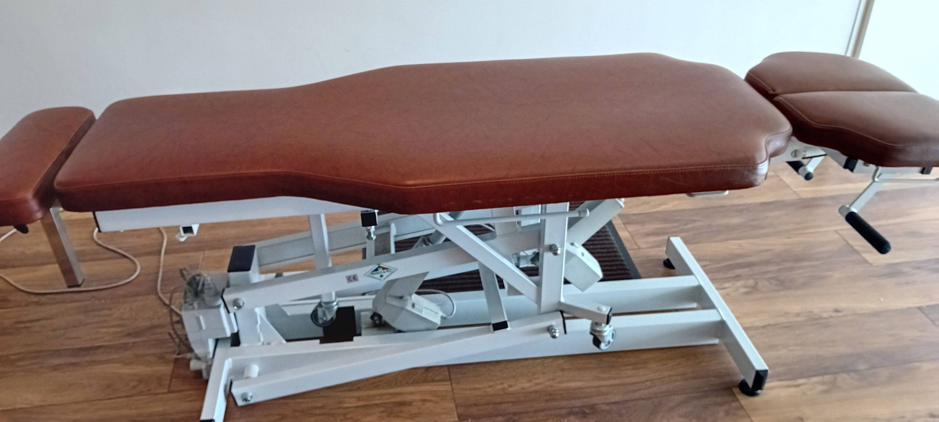 Vends table ostéopathie kinésithérapie électrique, Franco et fils avec fonction déclive trés bon état