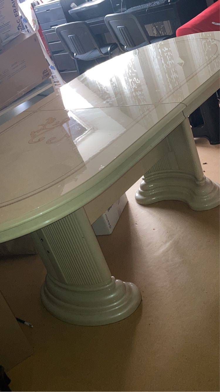 Vends table pour 6-8 personnes