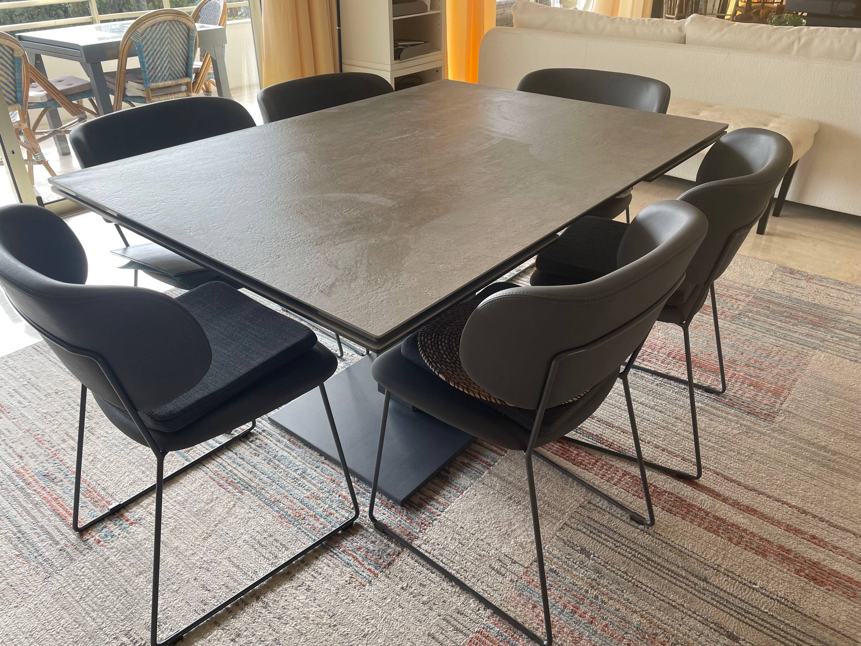 Vends table plateau en ardoise avec rallonges et 6 chaises fauteuils en parfait état