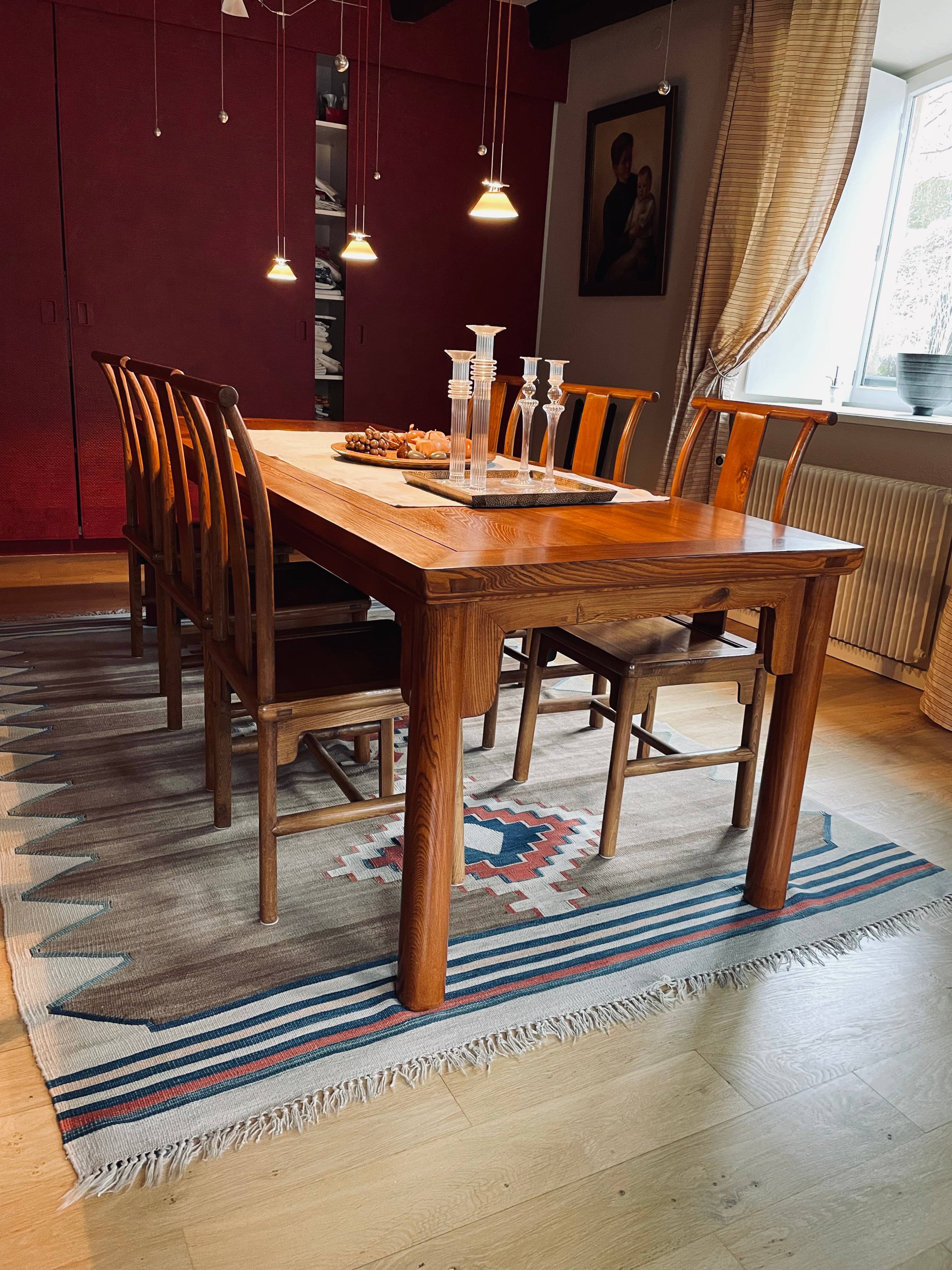 Vends table rectangulaire en orme massif avec 6 chaises