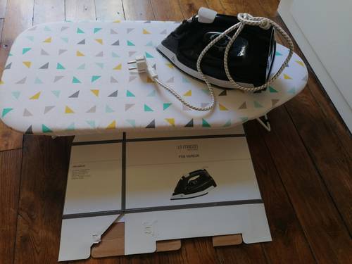 Vends table à repasser petit format (+ donne fer à repasser avec)