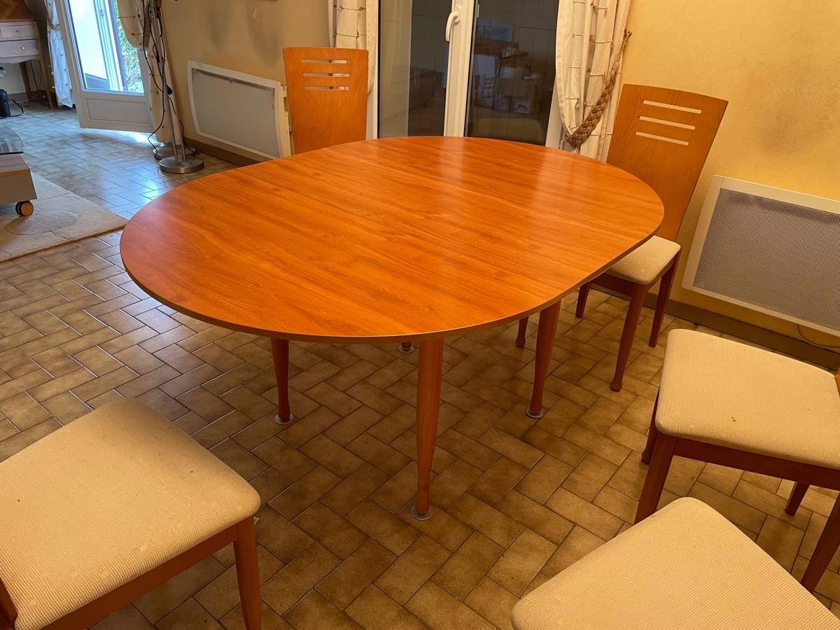 Vends Table Ronde De Salon Avec Chaises Rallonge Pour 6 Places On Gens 