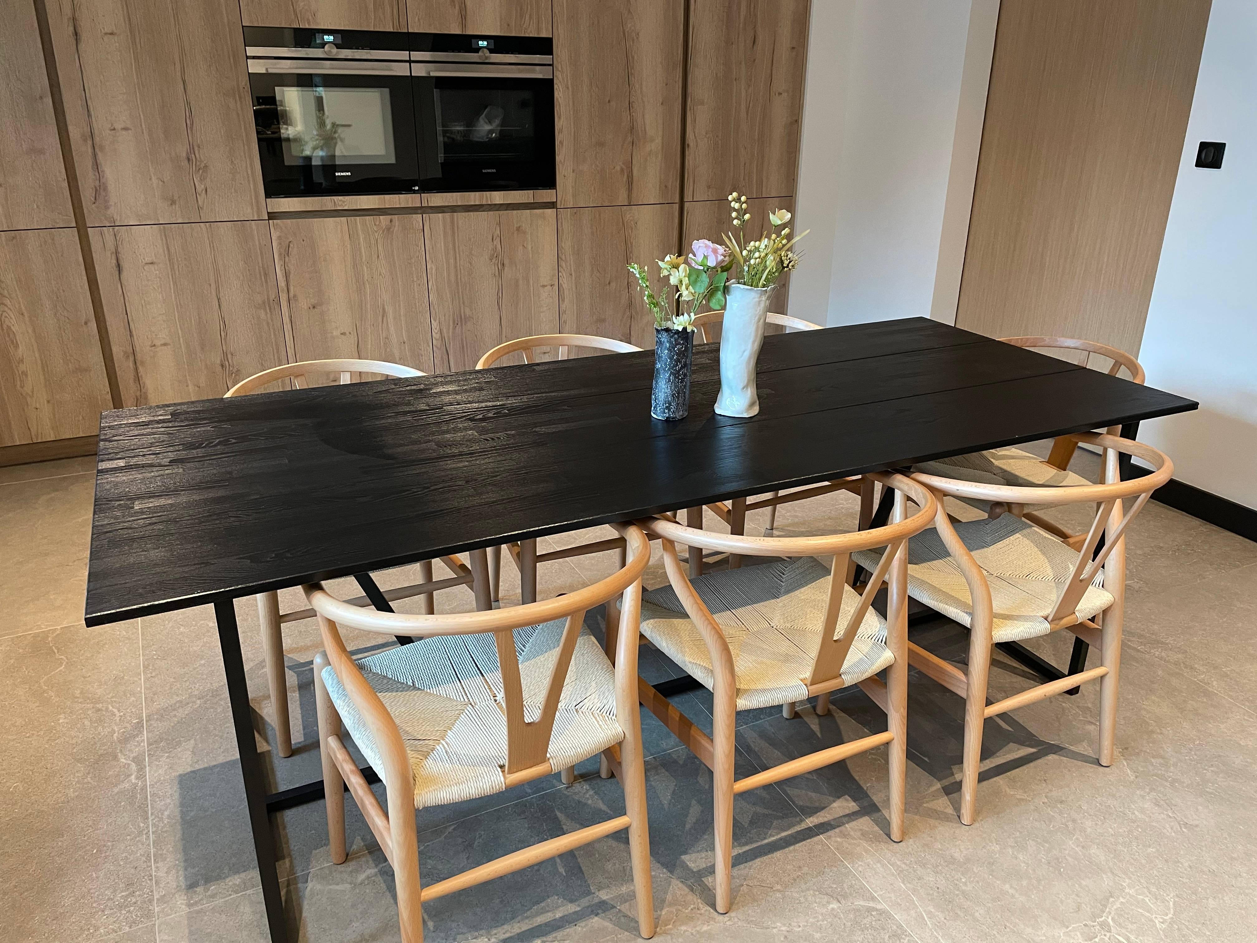 Vends table de salle à manger excellent état en bois noir on Gens de