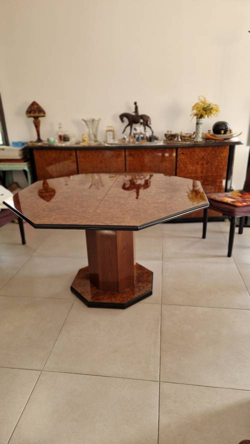 Vends rare table à manger octogonale en véritable loupe d’orme avec pied en chêne - Rallonge acajou. 1.30m