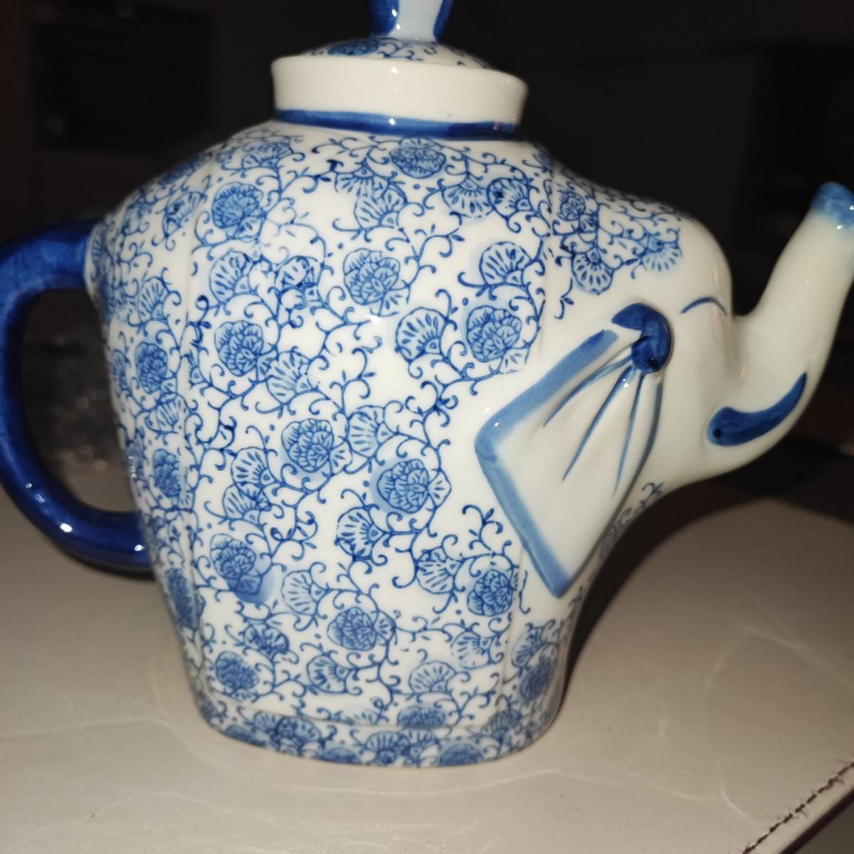 Vends théière en porcelaine