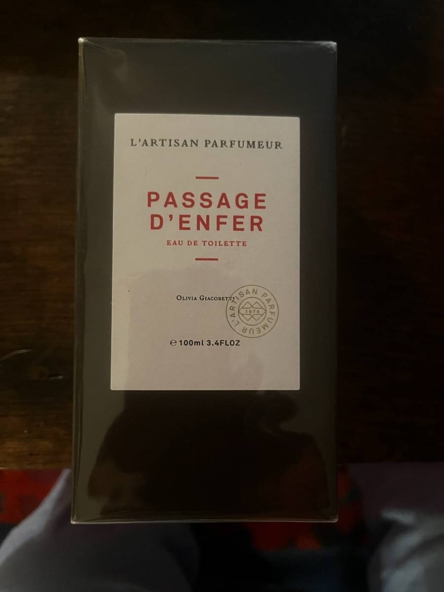 Vends eau de toilette Passage d’Enfer de l’Artisan Parfumeur. Etat neuf en cellophane