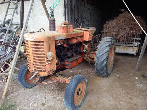 Vends Tracteur Renault 1955 - 1500km