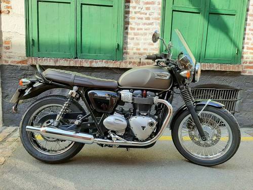 Vends Triumph BONNEVILLE T100 - 7000 km - 2017