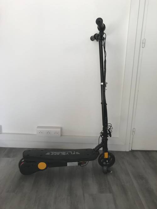 Vends trottinette électrique enfant neuve
