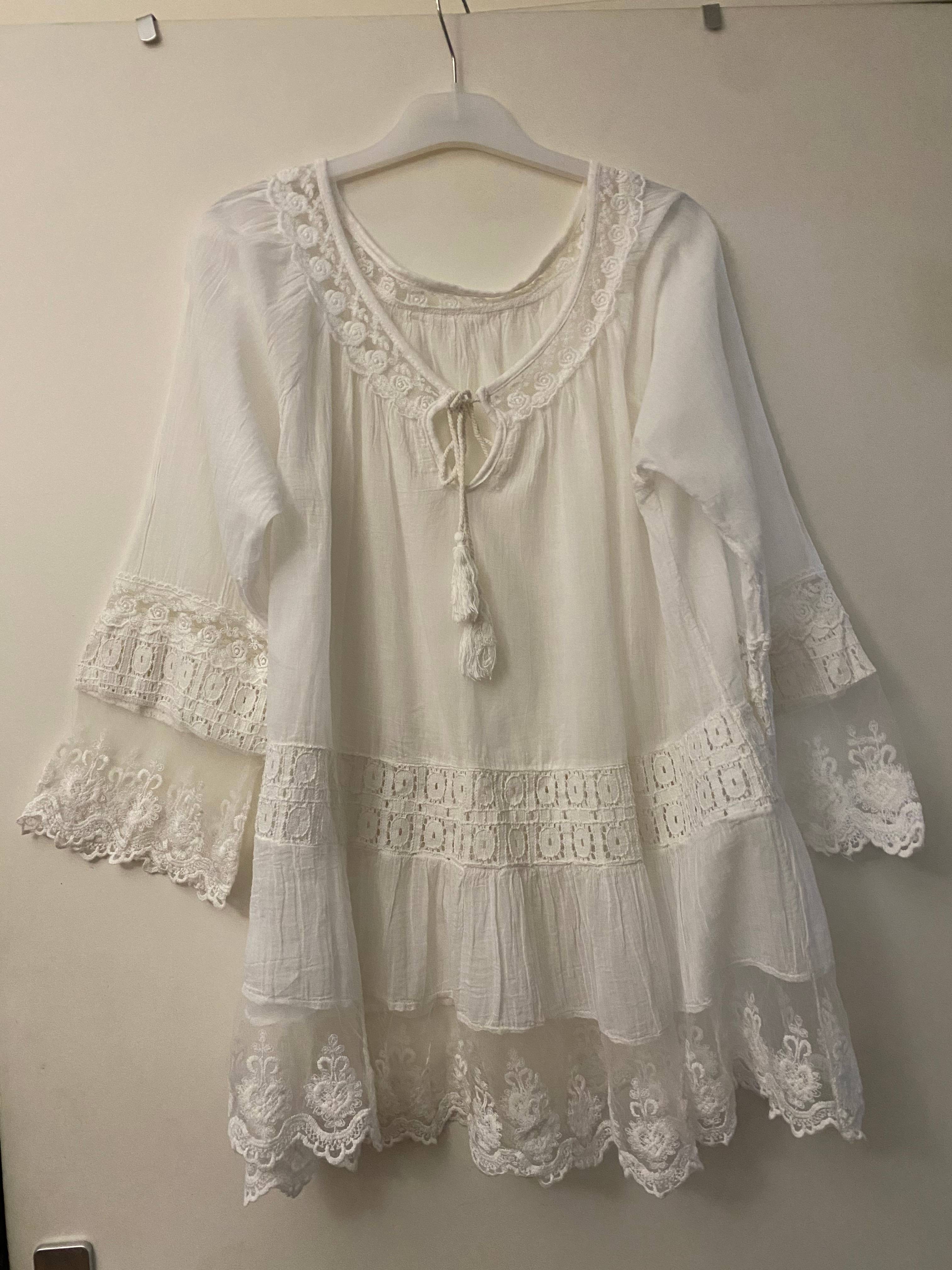 Vends tunique blanche dentelle taille unique