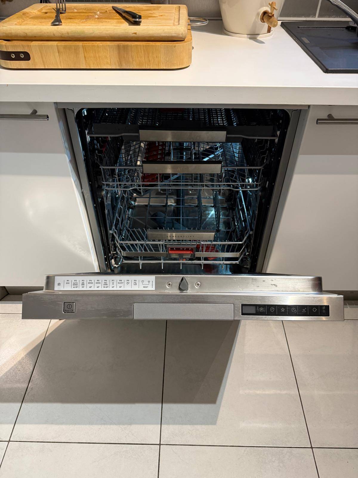 Vends LAVE-VAISSELLE POSE LIBRE Aeg FFB83806PM COMFORTLIFT