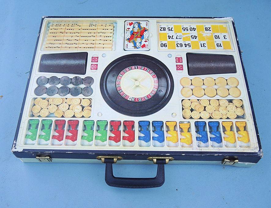 Vends Valise de Jeux Vintage FERRIOT