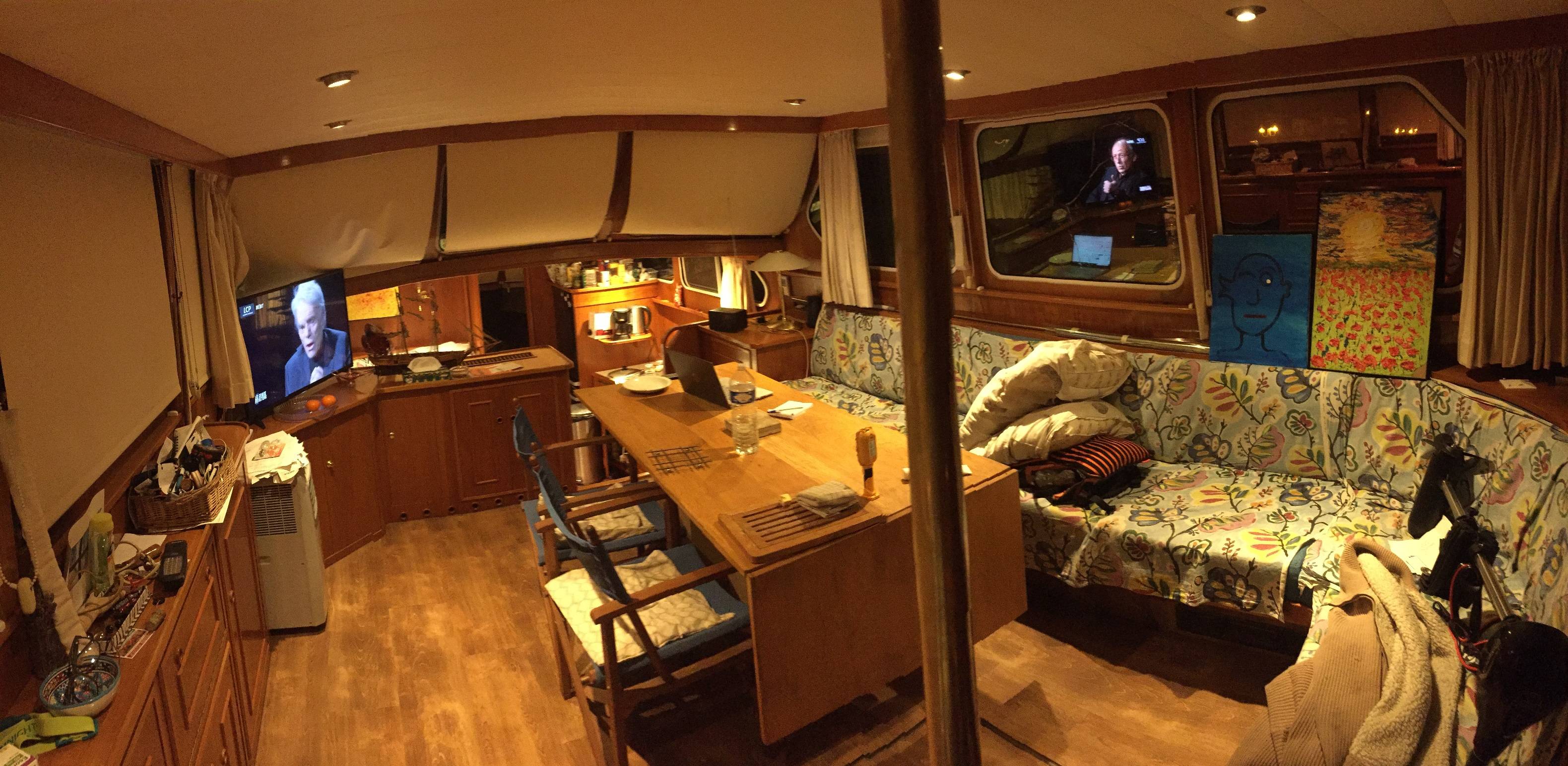 Vends vedette à moteur habitable