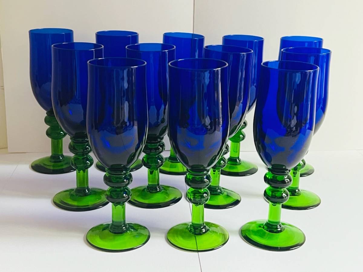 Vends 12 verres à pied bicolores