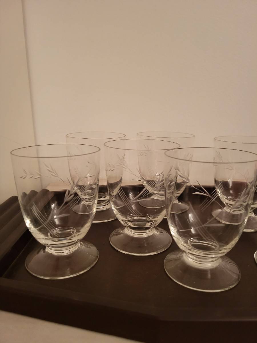 Vends 3 verres à vin en cristal gravé