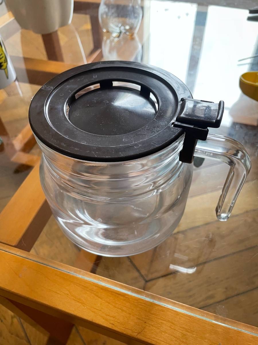 Je vends une verseuse cafetière dimension 15 poignée en verre