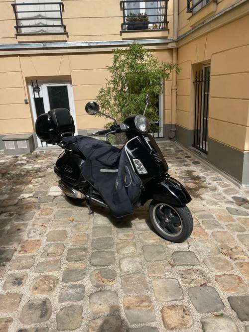 Vends Vespa 300 gts, 44 300 km · 2011