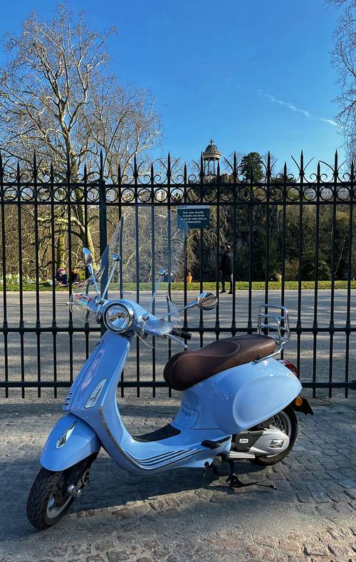 Vends Vespa Primavera bleu ciel - excellente condition - 125 ABS - 13 200 km · 2017