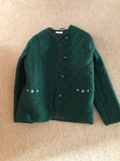 Vends une veste autrichienne neuve - taille 38 - couleur vert sapin