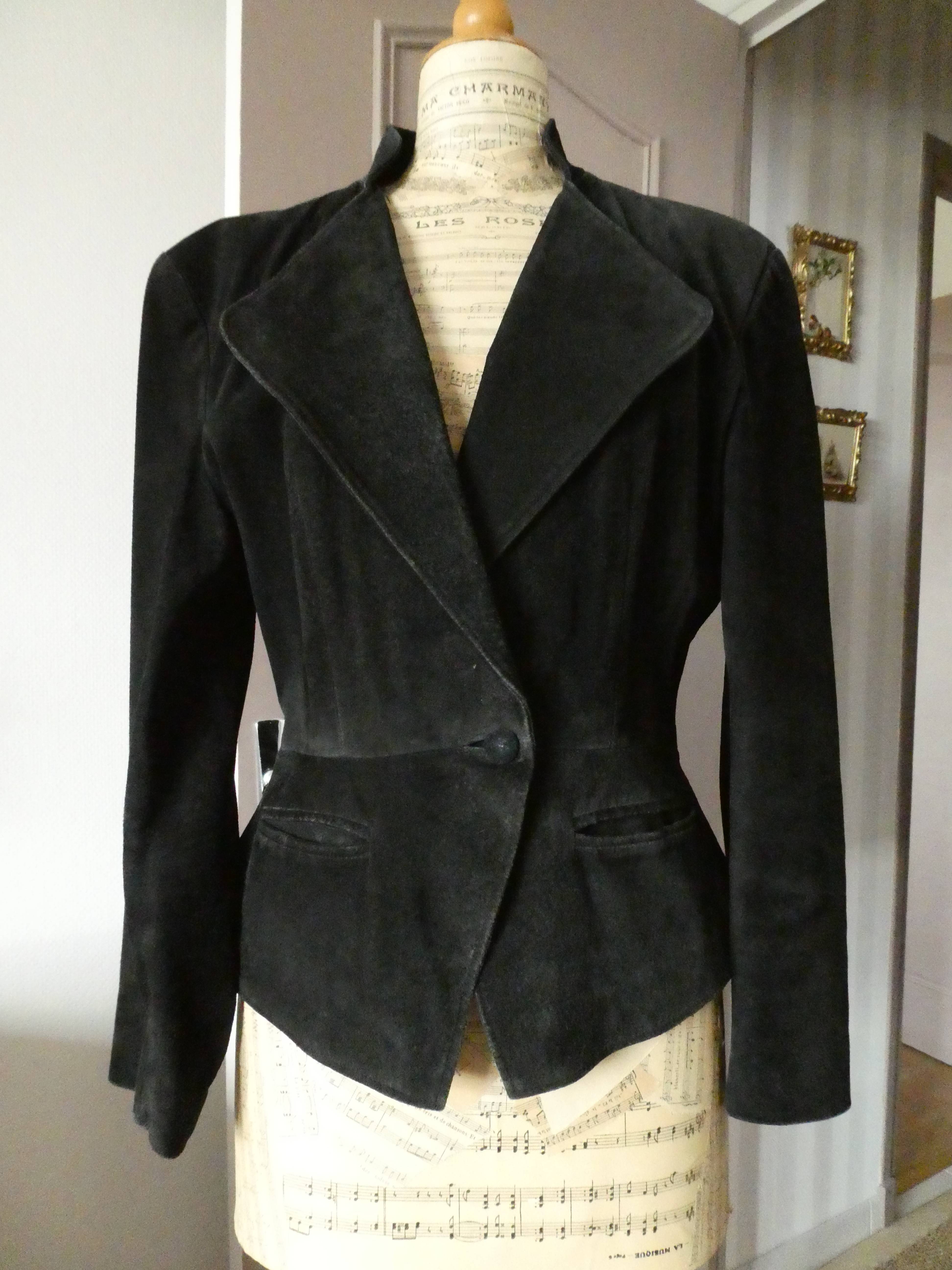 Vends veste courte cuir velours T. 40, très bon état
