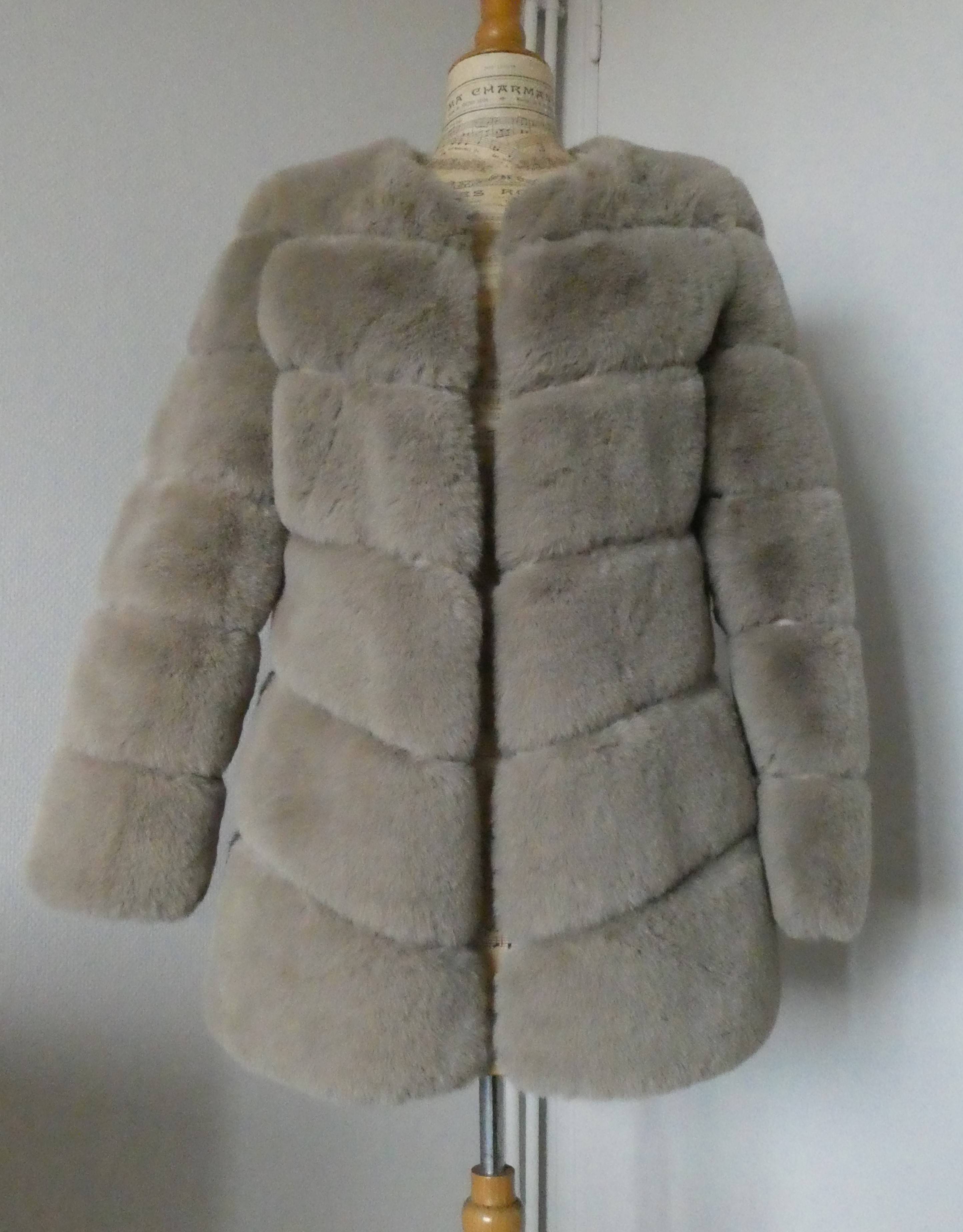 Vends veste longue fourrure synthétique T. 38-40