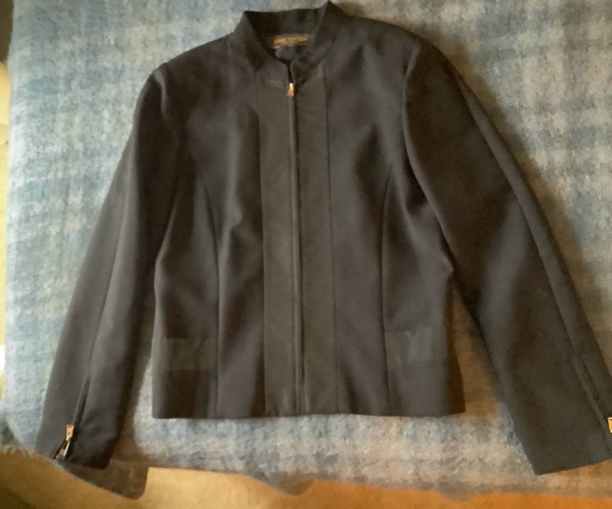 Vends une veste Vuitton uniformes - Taille M