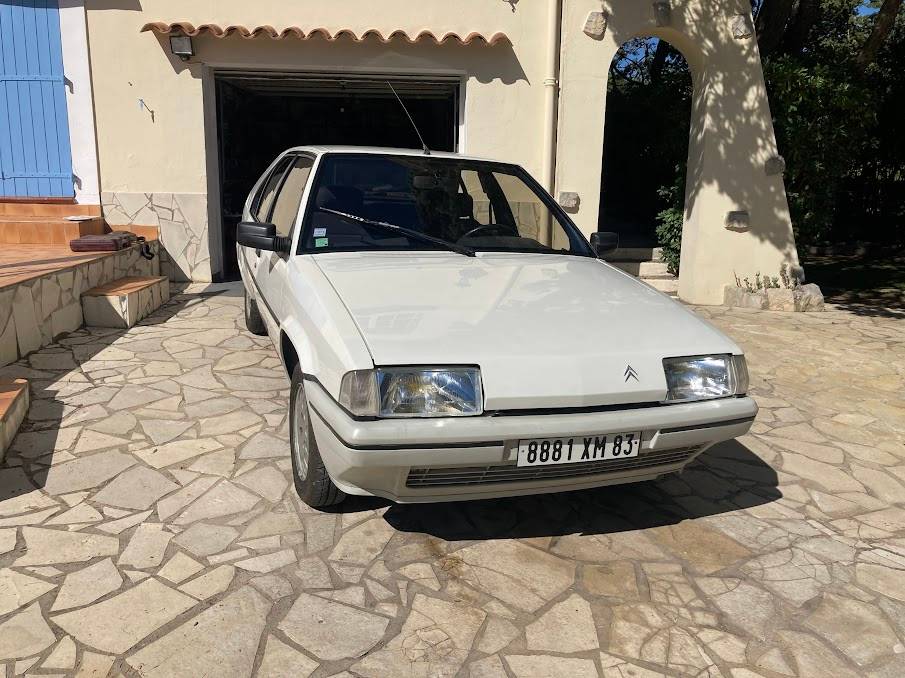 Vends voiture BX 15-TRE, 06/10/1988 très bon état 41 000km, 9000€,4 suspensions, courroie, batt. Etc. Neuves