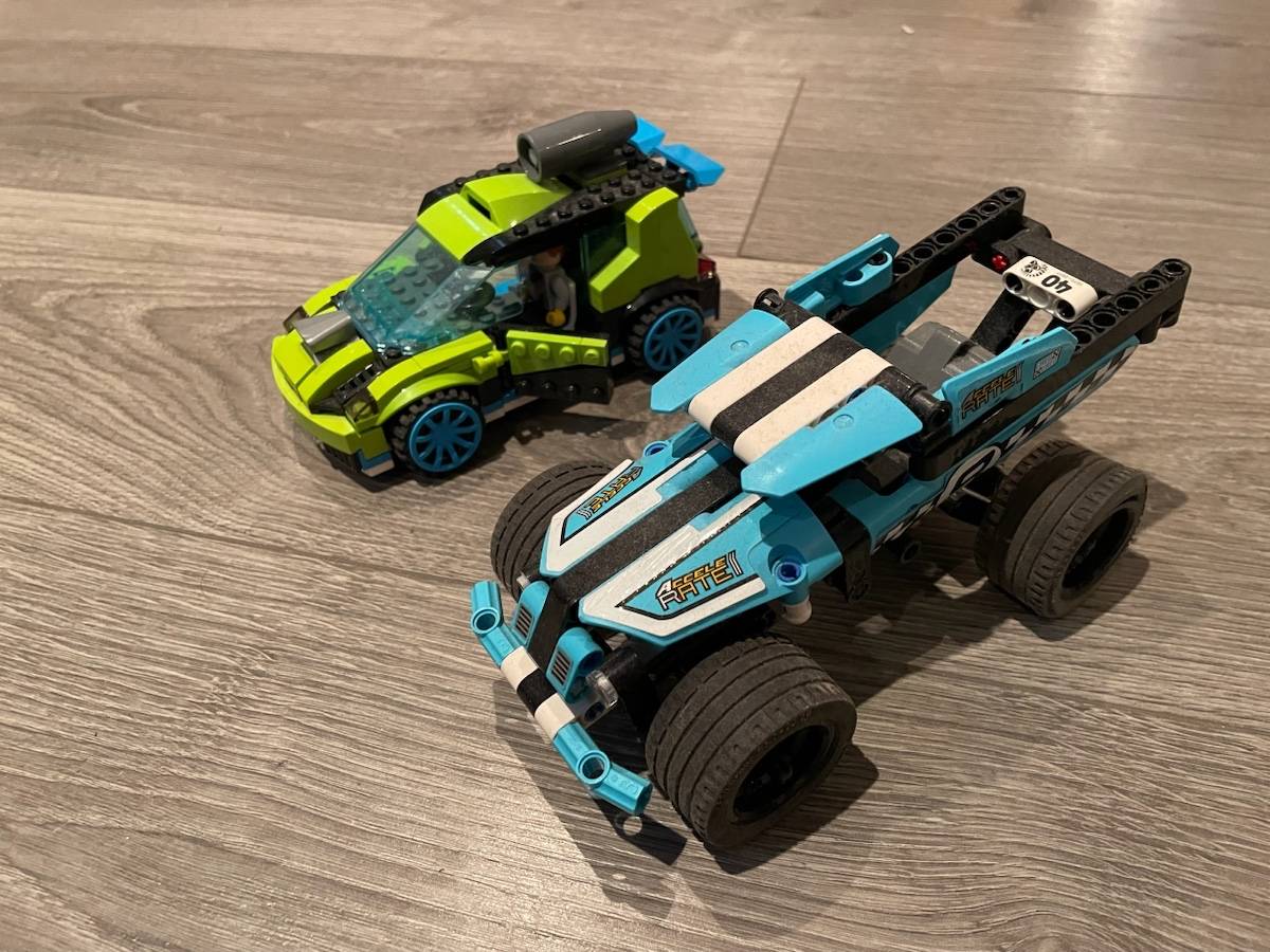 Vends 2 voitures L?�go avec leur notice sur Gens de Confiance