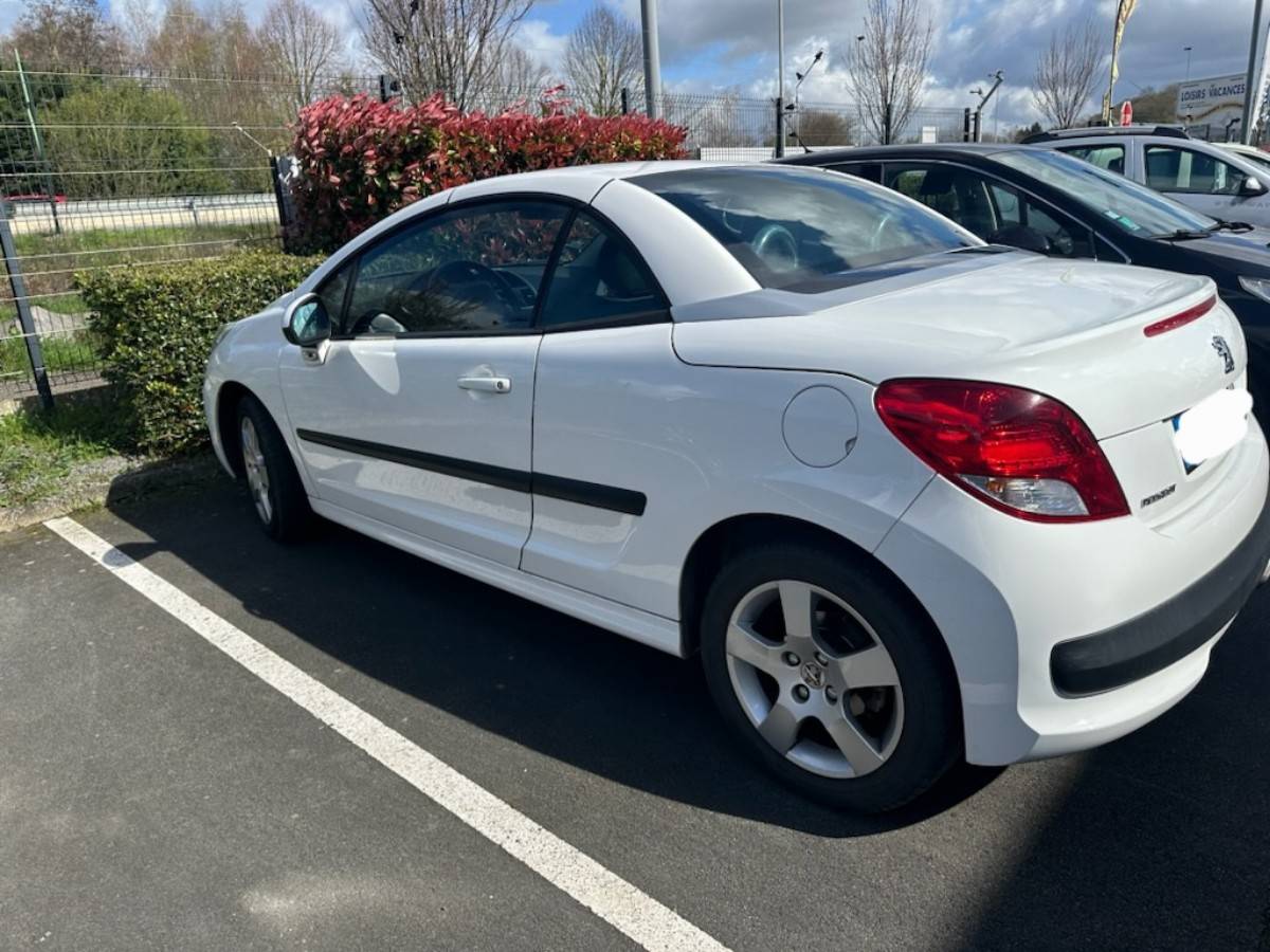 Vends Peugeot 207CC Sport, 2010, 82100km