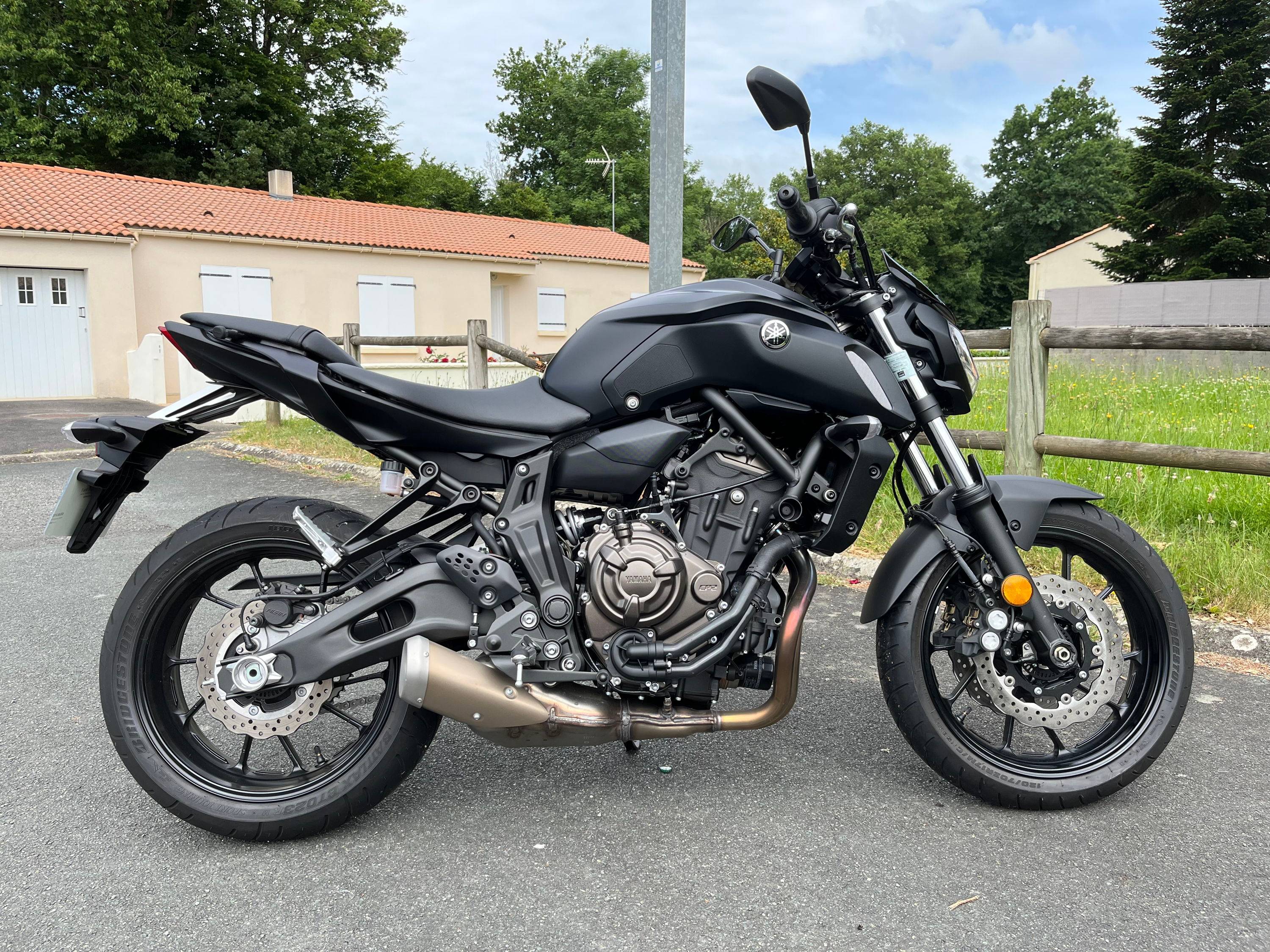 Vends Moto Yamaha MT07 A2, 2020, noir mat, 450km