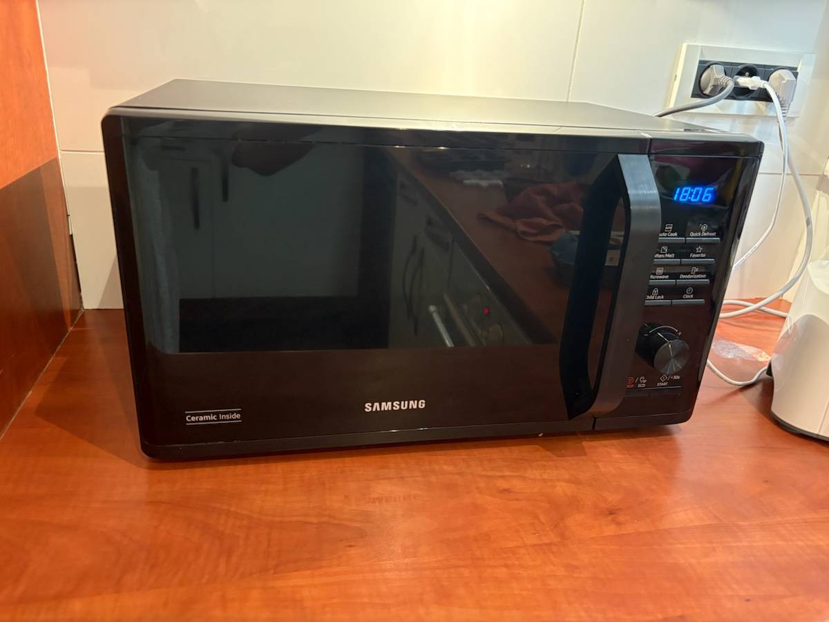 Vente Four micro ondes Samsung MG23