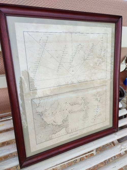 Sous-verre avec gravures des plans des batailles de Trafalgar et du Ferrol