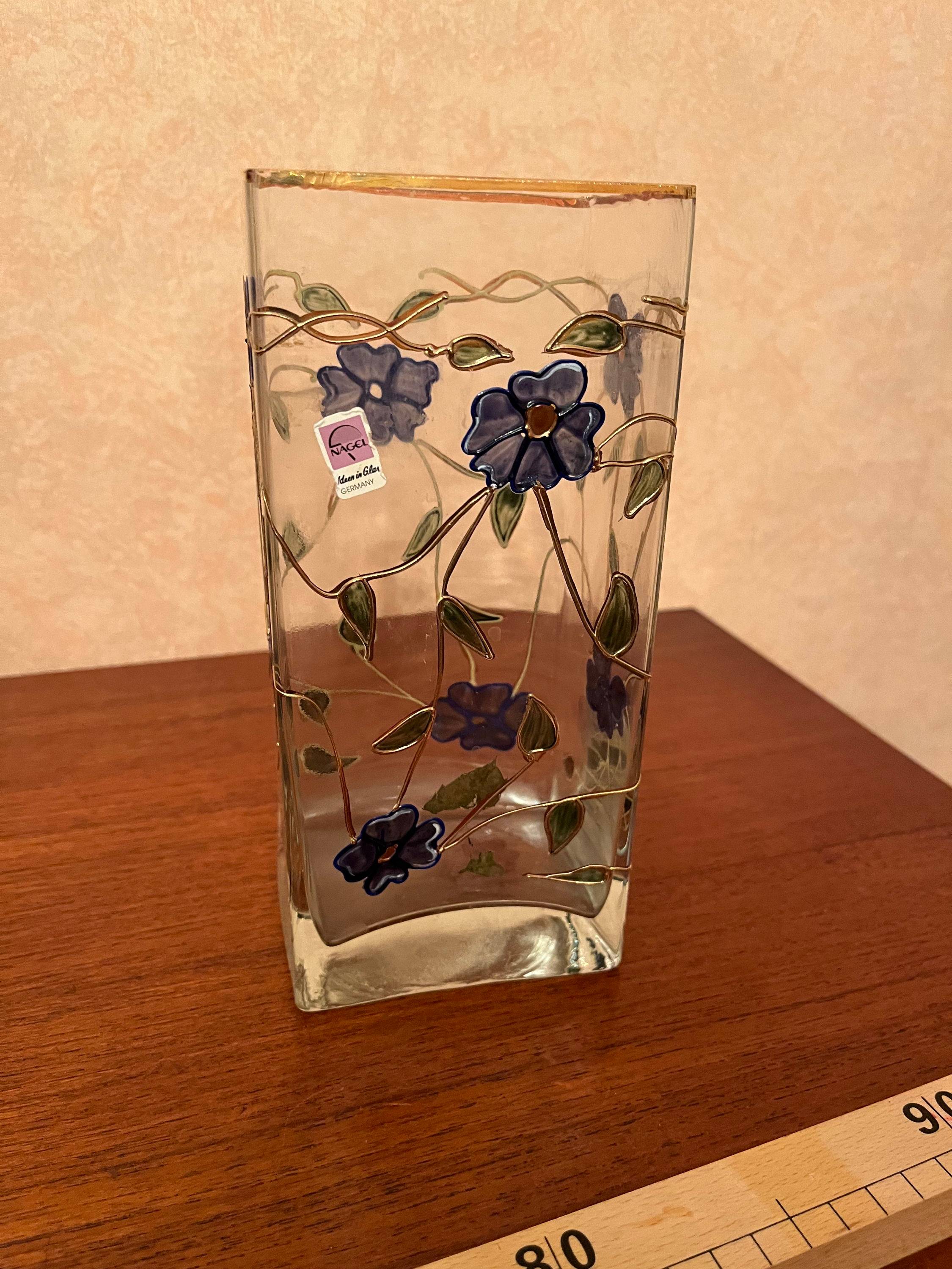 Vase en verre et peinture