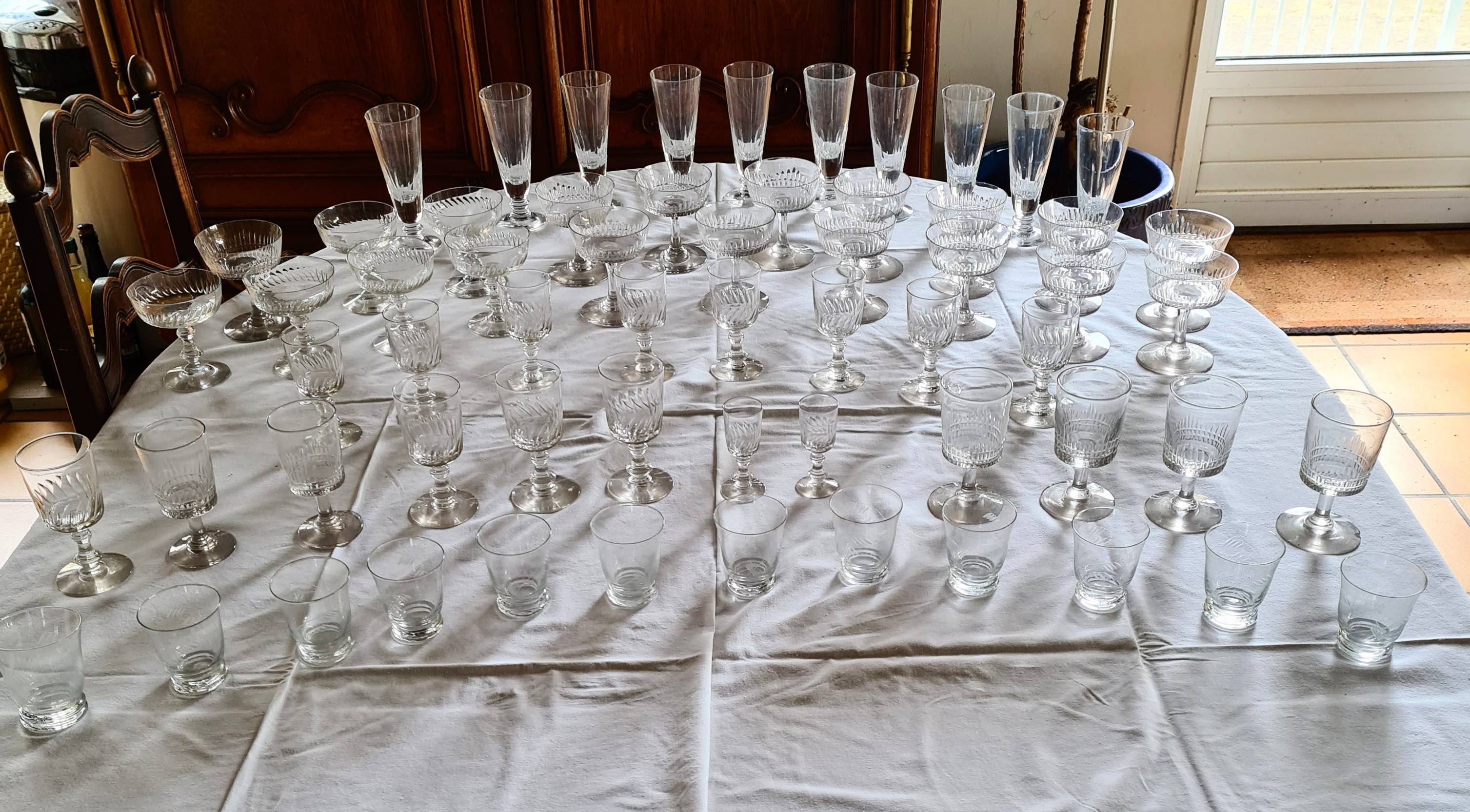 Petits vases bleus en verre soufflé et filé - Décoration