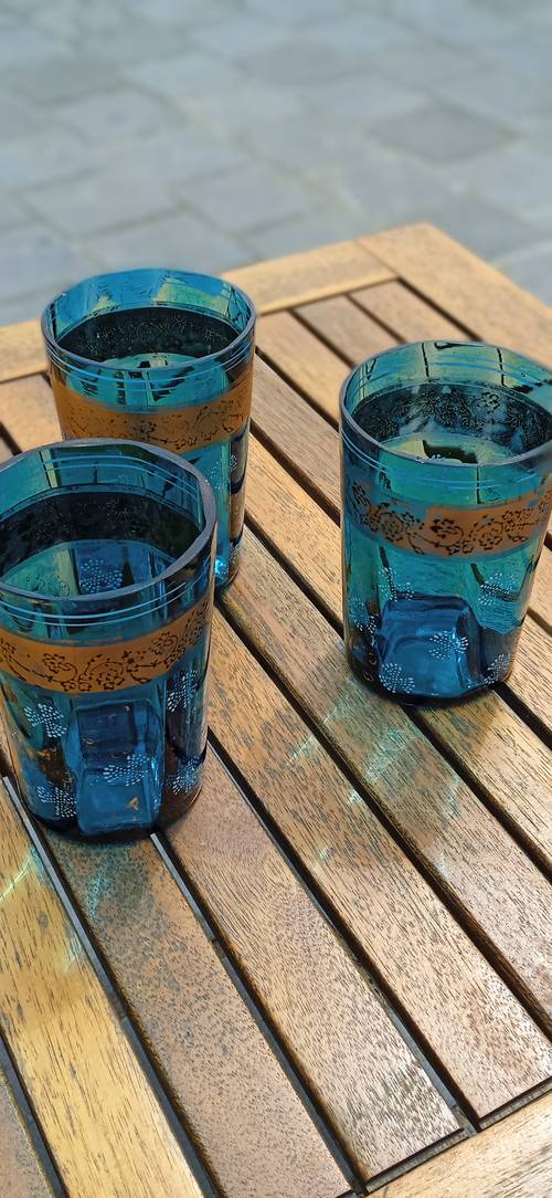 3 verres anciens émaillés