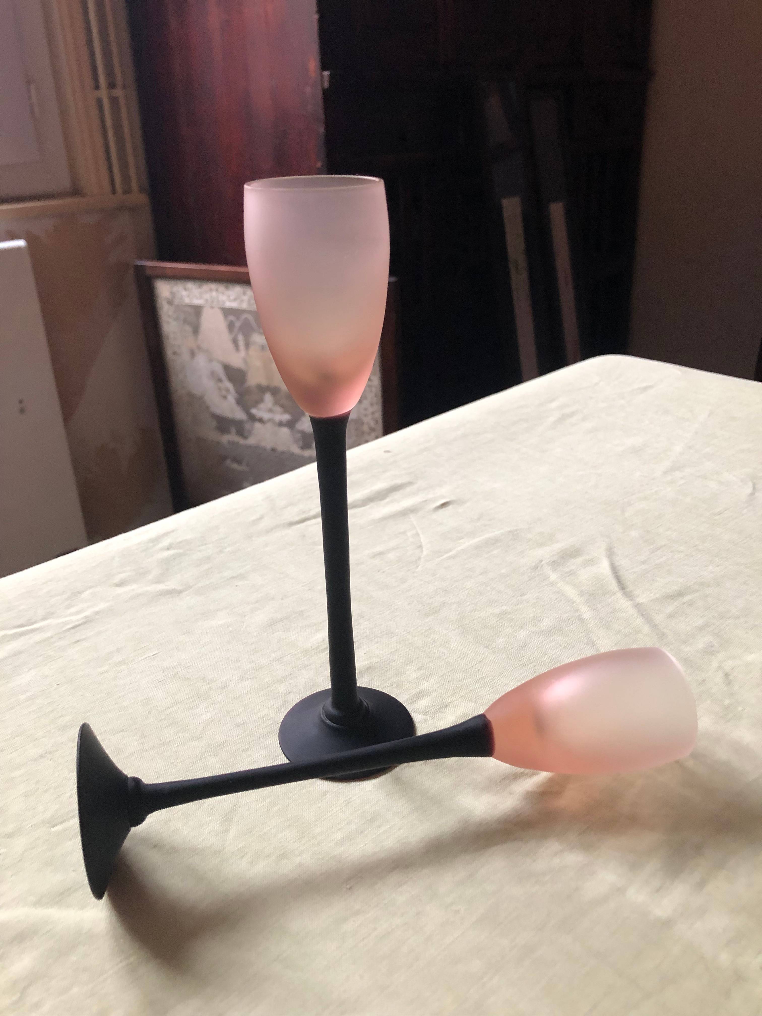 8 verres à liqueur en pâte de verre bicolore «  mûre et framboise » prix à l’unité