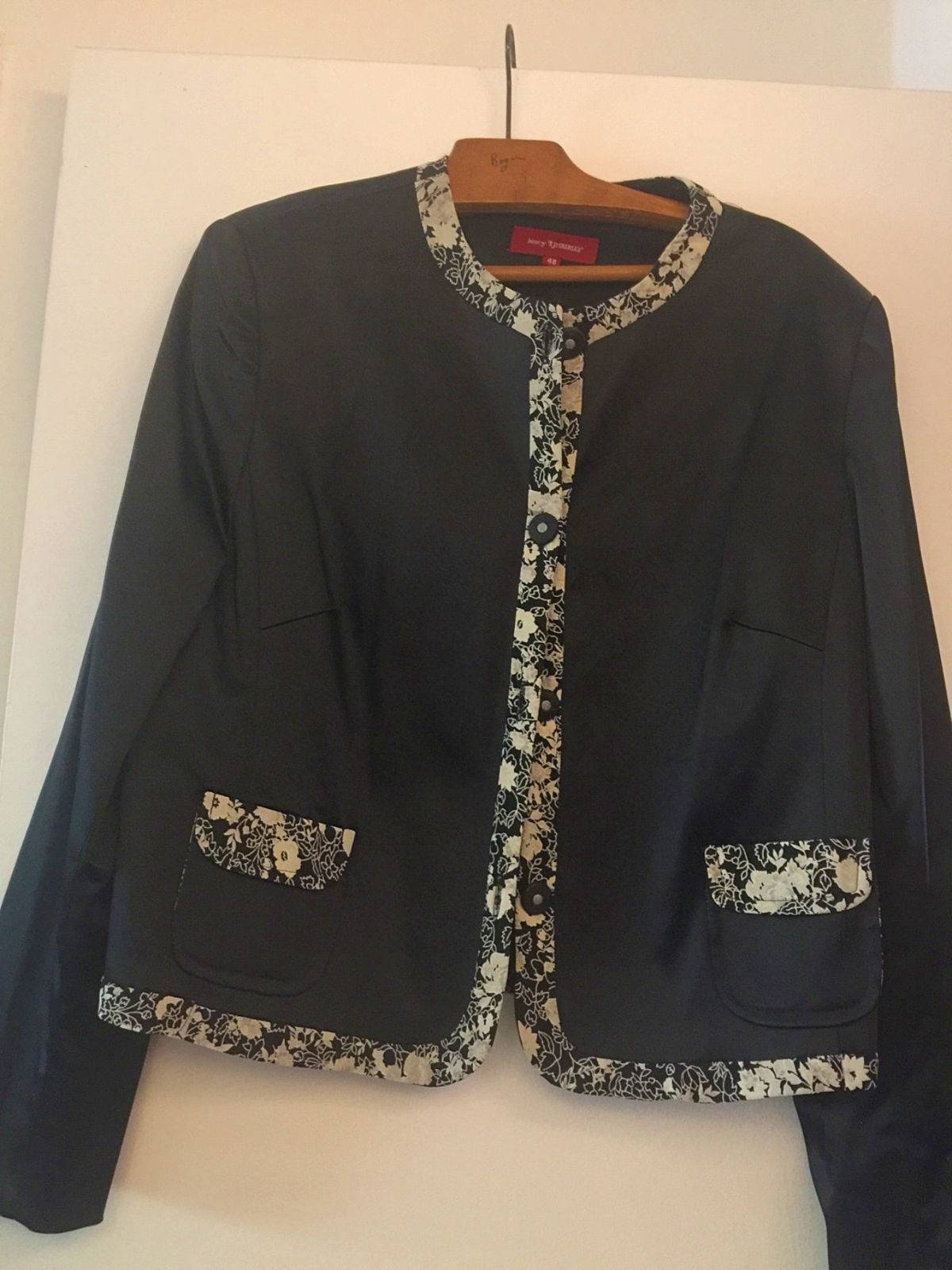 Veste 44/46 Mary Kimberley satin lisere style Liberty grège et noir