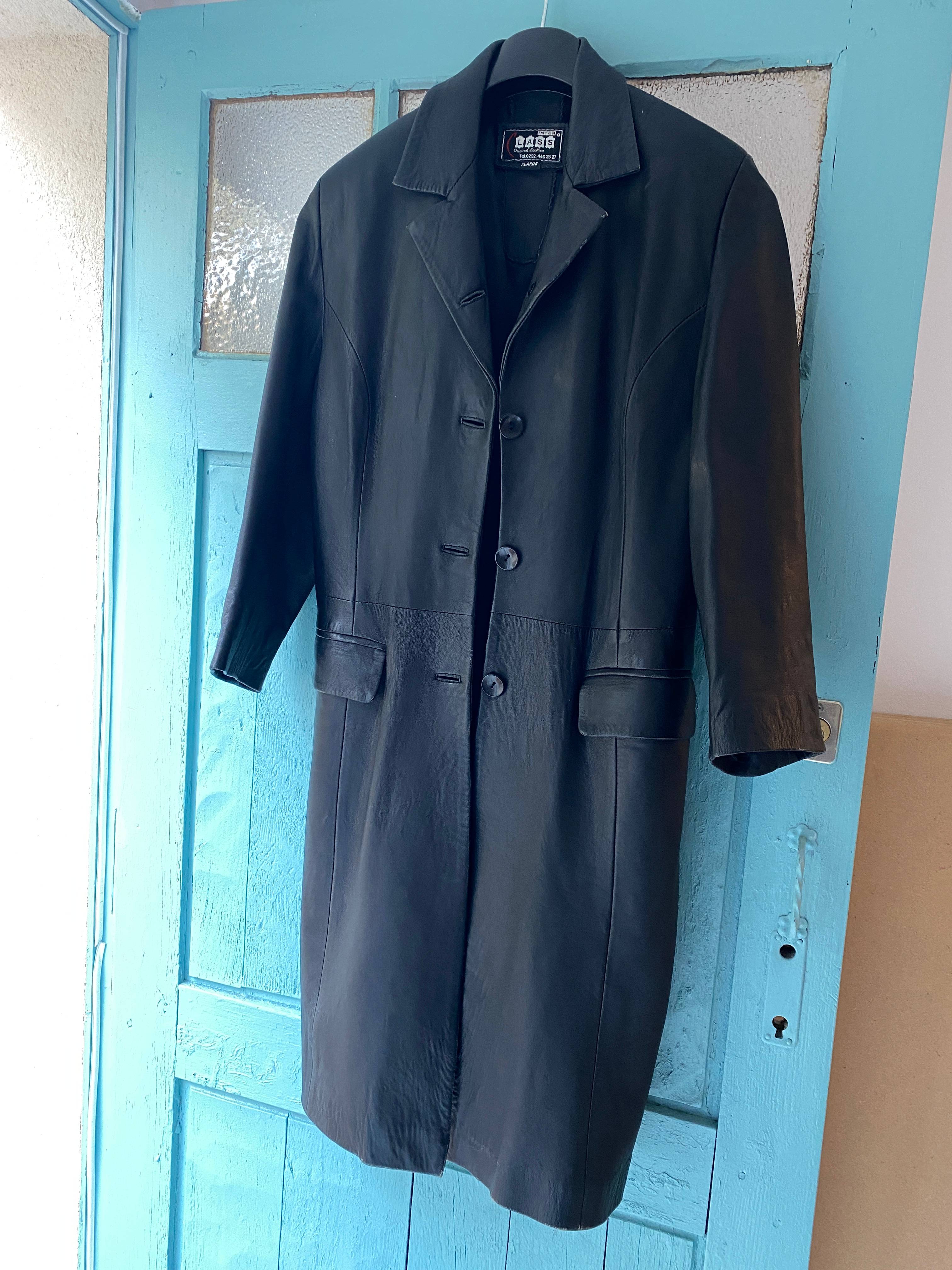 Veste longue en cuir noir