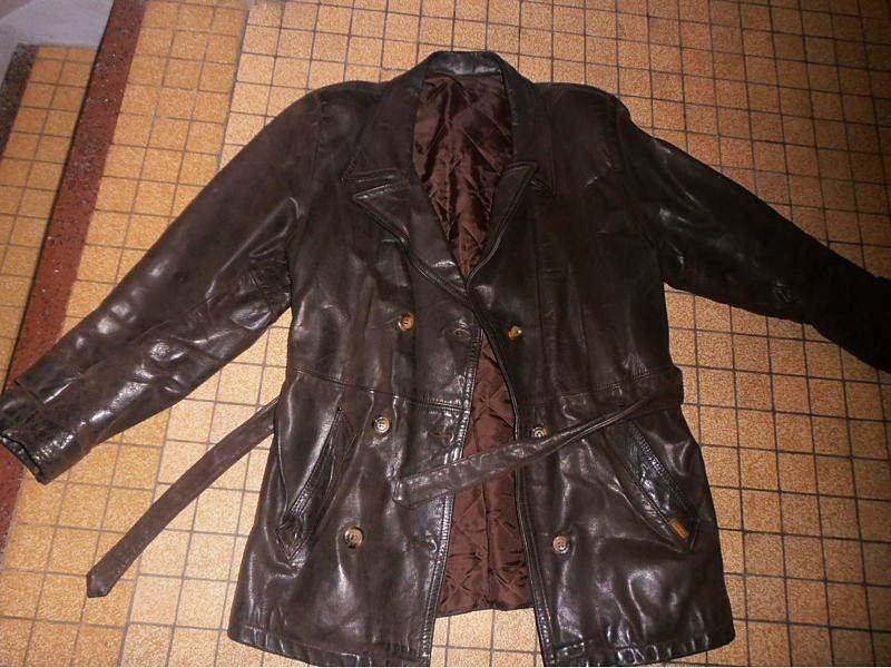 Vends Veste en cuir marron mixte belle qualité taille M et L