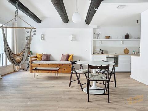 Loft rénové par architecte – 46m² – Marseille, rue Euthymènes (1er arr.)
