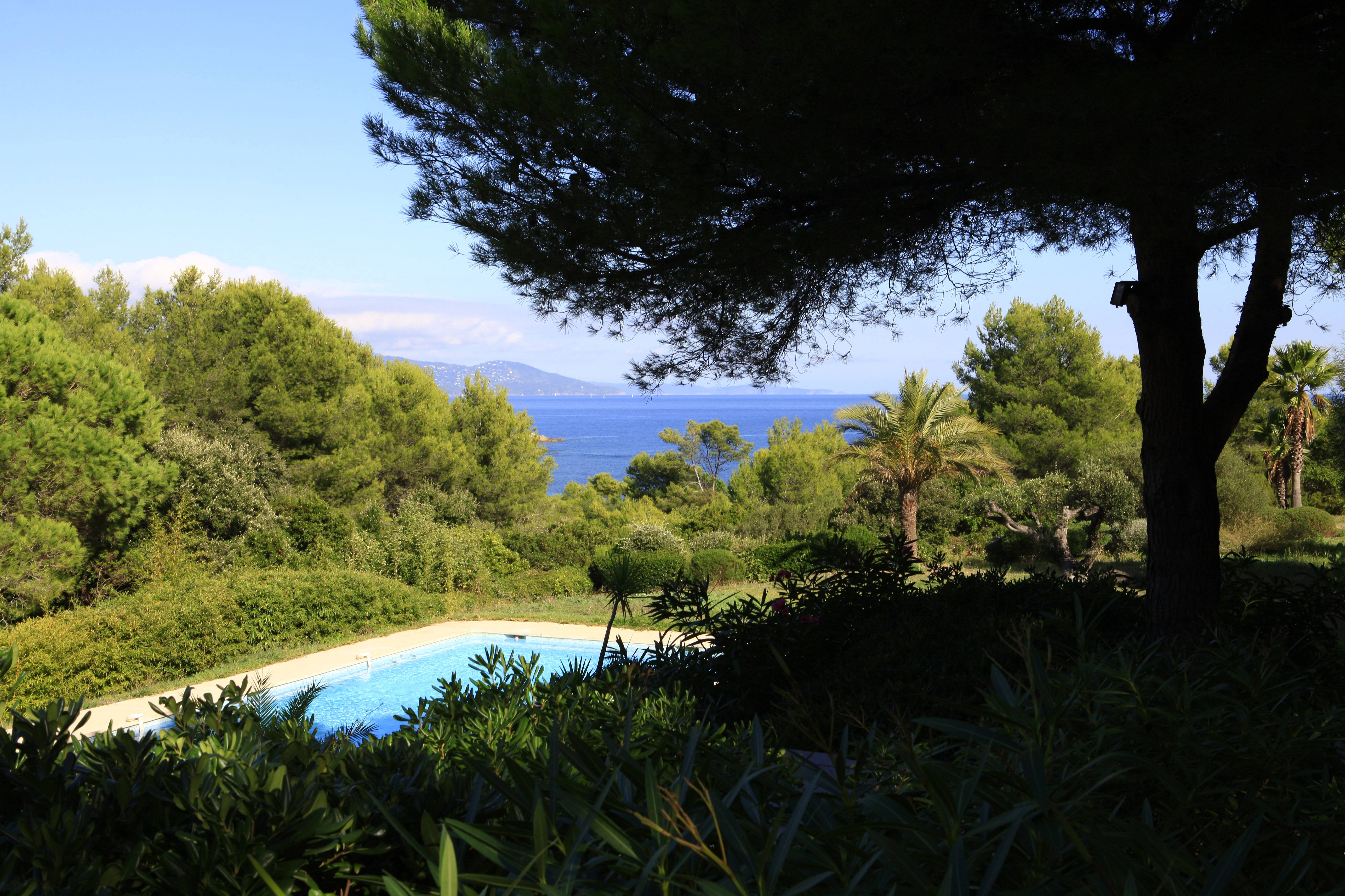 Loue villa contemporaine avec vue exceptionnelle idéalement située à 100m à pied de la plage - 9 couchages